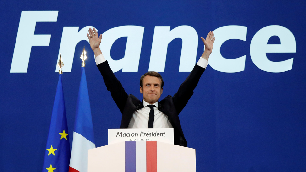 Macron01